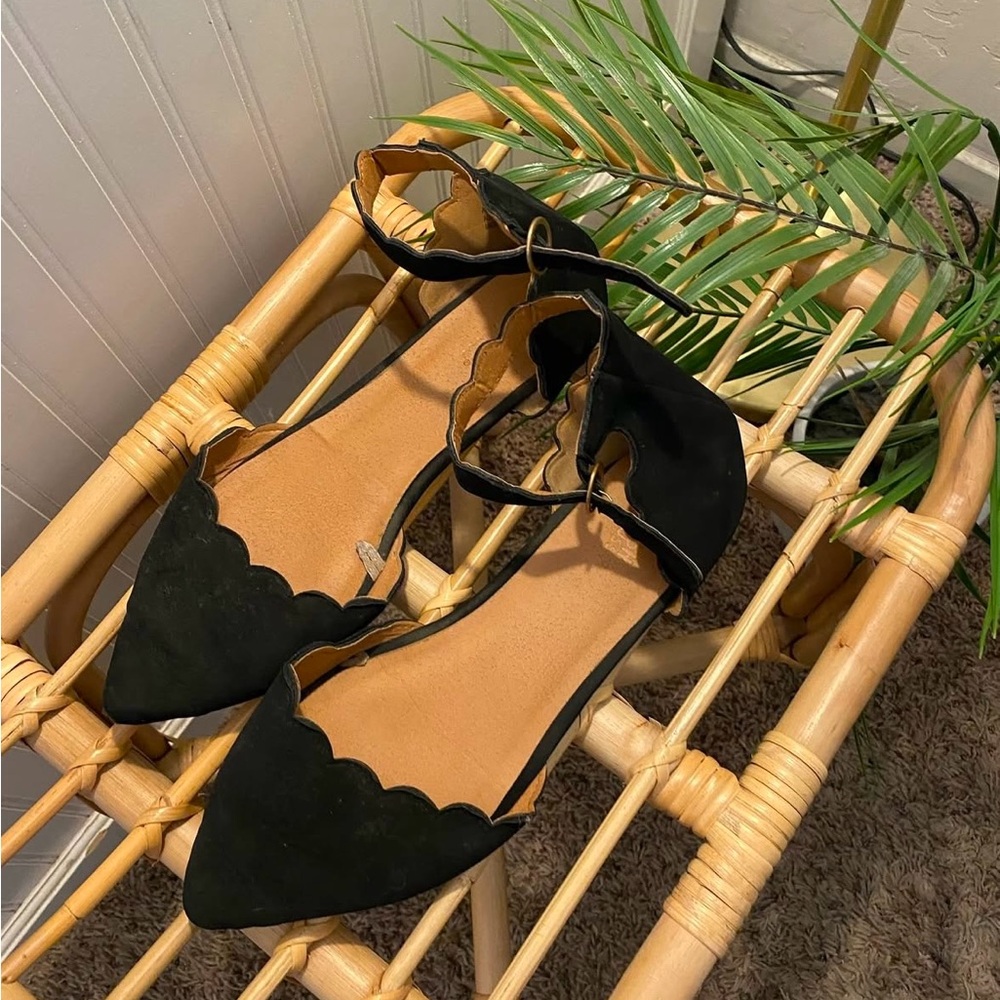 Black Elegant Flats with Intricate Design and Comfortable Sole